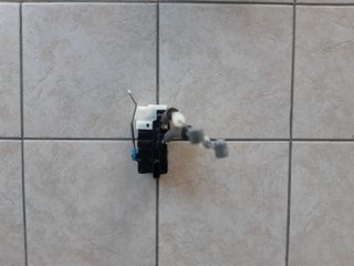 ΚΛΕΙΔΑΡΙΑ ΗΛΕΚΤΡΙΚΗ ΕΜΠΡΟΣ ΔΕΞΙΑΣ ΠΟΡΤΑΣ ΓΝΗΣΙΑ ΜΕΤΑΧΕΙΡΙΣΜΕΝΗ ΓΙΑ HYUNDAI I20 2009-2014-thumb-1