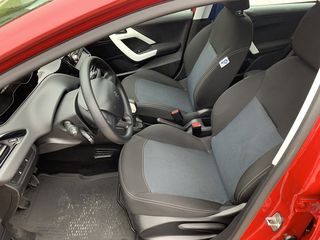 Peugeot 208 2016-thumb-12