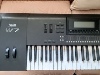 Yamaha W7 Synthesizer-thumb-1