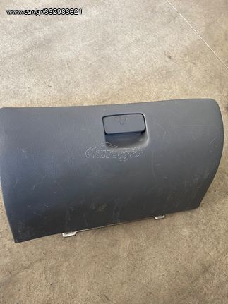 ΝΤΟΥΛΑΠΑΚΙ ΑΠΟΘΗΚΕΥΣΗΣ HYUNDAI ACCENT 03-05