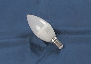 Λάμπα LED E14 5.5W 3000K(Θερμό Φώς)