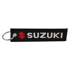 Υφασμάτινο κεντητό μπρελόκ με λογότυπο Suzuki μαύρο