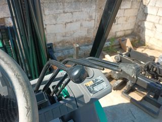 Mitsubishi 2010 FD-25-thumb-6