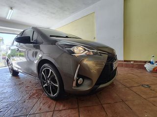 Toyota Yaris '17 Hybrid bi-tone Ελληνικό 