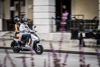 Yadea Electric Scooter 2026 T9-thumb-16