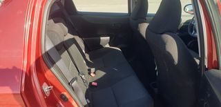 Toyota Yaris 2013-thumb-6