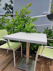 10 τραπέζια εξωτερικού χώρου corian 75 x 75 με μεταλλική βάση