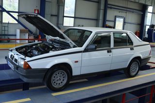 Alfa Romeo Alfa 75 1991-thumb-2