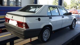 Alfa Romeo Alfa 75 1991-thumb-4