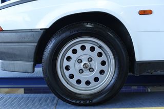 Alfa Romeo Alfa 75 1991-thumb-6