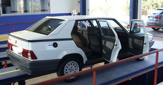 Alfa Romeo Alfa 75 1991-thumb-8