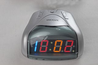 Έγχρωμο Επιτραπέζιο Ρολόι Με Ξυπνητήρι