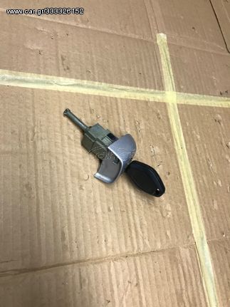 BMW E46 ‘04 8253473 Αφαλός πορτας εμπρός L σε άριστη κατάσταση καινούργια γνήσια!!!