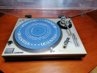 Technics 1200  MK2 Audio Perfection at its Finest technical Silver DJ PRO Technics In Perfect Condition.Active 