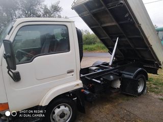 Ανατροπή Nissan 2000 CABSTAR