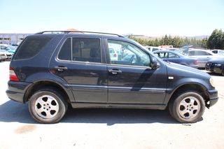 Mercedes-Benz ML 270 1998-thumb-3