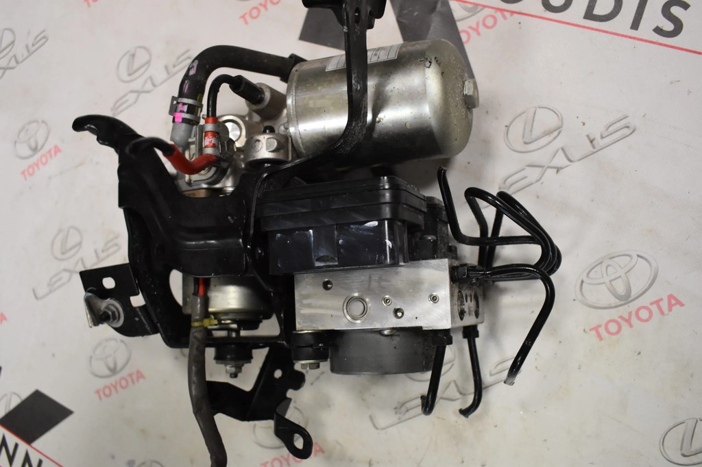 Toyota Yaris ABS 2017-2019 με κωδικό 44510-76010,89541-76050