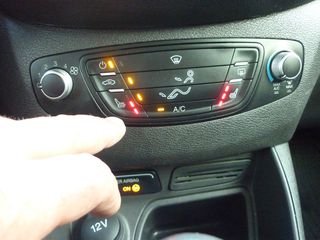 Ford Transit Courier 2016 JN8-thumb-17