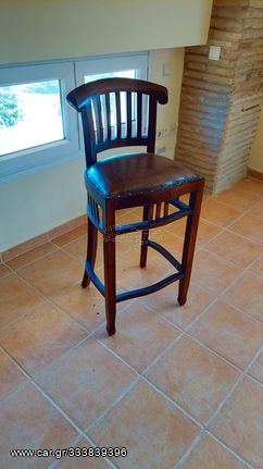 Δερμάτινη υπερυψωμένη καρέκλα bar