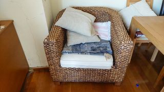Πολυθρόνα ψάθινη κήπου - βεράντας με μαξιλάρι