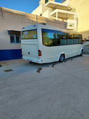 Mercedes-Benz 2000-thumb-7