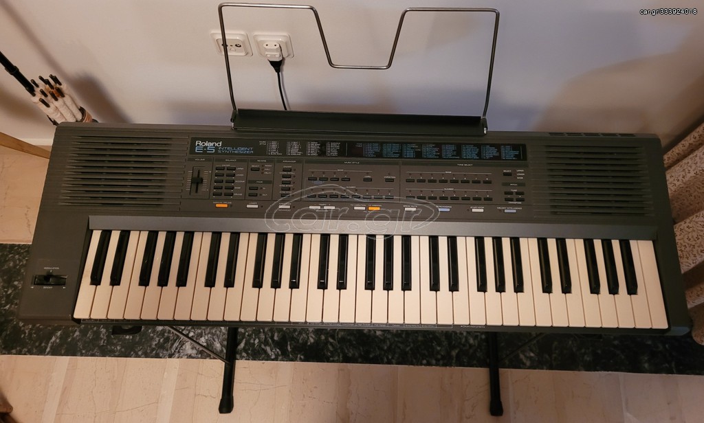 Roland E-5 keyboard Intelligent Synthesizer