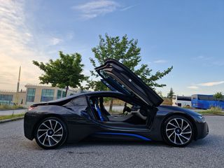 Bmw i8 2018-thumb-6