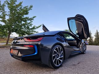 Bmw i8 2018-thumb-7