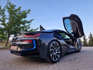 Bmw i8 2018-thumb-8