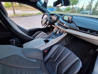 Bmw i8 2018-thumb-19