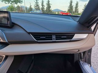 Bmw i8 2018-thumb-21