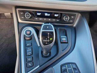 Bmw i8 2018-thumb-25