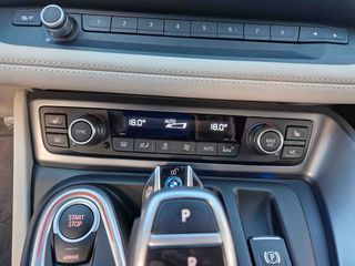 Bmw i8 2018-thumb-29