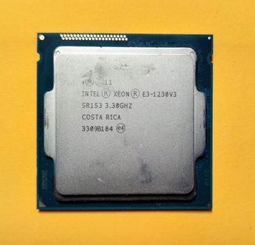 Intel Xeon Processor E3 1230 V3 (4 cores-8 threads 3.30 Ghz) socket 1150