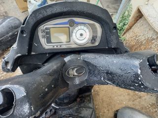 Kymco Dink 200 2010-thumb-2
