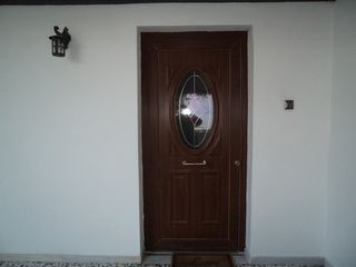 Πόρτα εισόδου ενισχυμένη PVC με τζάμι