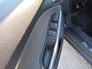 Ford Focus 2012-thumb-12