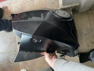 Τεπόζιτο ktm superduke 990 μαύρο αριστο 150 ευρο χωρίς την ταπα