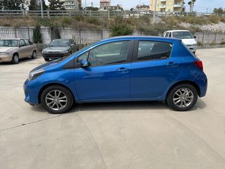 Toyota Yaris 2015 1.33c.c 101hp VVT-i SOL 6M/T-thumb-3