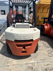 Nissan 1997-thumb-1