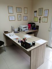 Γραφείο με προέκταση και συρταριέρα τροχήλατη