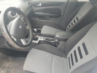 Ford Focus 2010-thumb-9