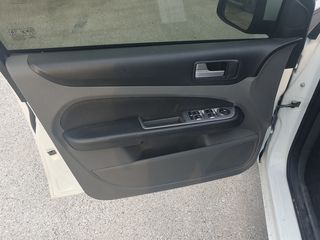 Ford Focus 2010-thumb-7