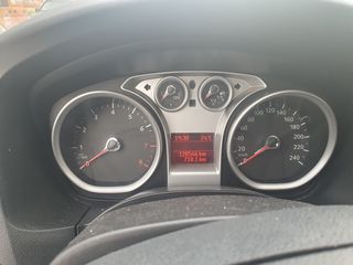 Ford Focus 2010-thumb-4