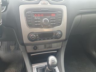 Ford Focus 2010-thumb-5