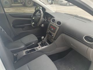Ford Focus 2010-thumb-6