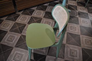 Καρέκλες Almeco με ψάθινη πλάτη