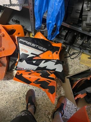 Αριστερό φτερο ktm 640 smc 625 και smc 660μαύρο 30 ευρο με μικρό χτύπημα