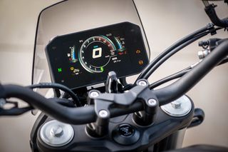 Voge 2025 AC525X ΜΕ ΠΡΟΚ 1 ΧΡΟΝΟ ΑΤΟΚΟ ΔΙΑΚ-thumb-1