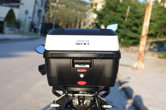 Βαλίτσα GIVI Κεντρική B32N BOLD MONOLOCK  ΜΕ ΠΛΑΤΗ Givi Μαξιλαράκι Πλάτης B32NMAL